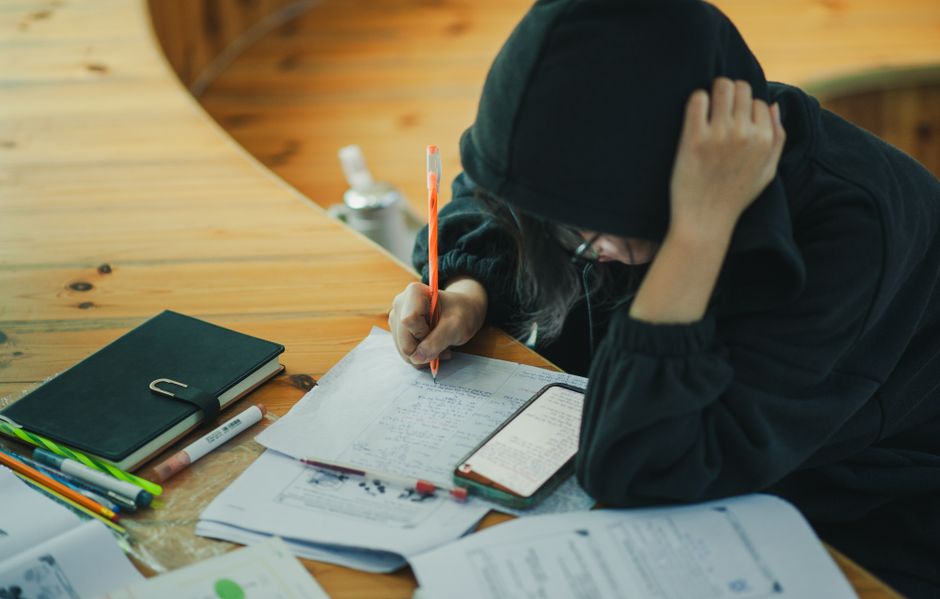 教育是让一个人学会独自面对世界